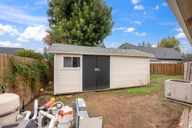 602 Fallbrook Ave, Clovis, CA 93611