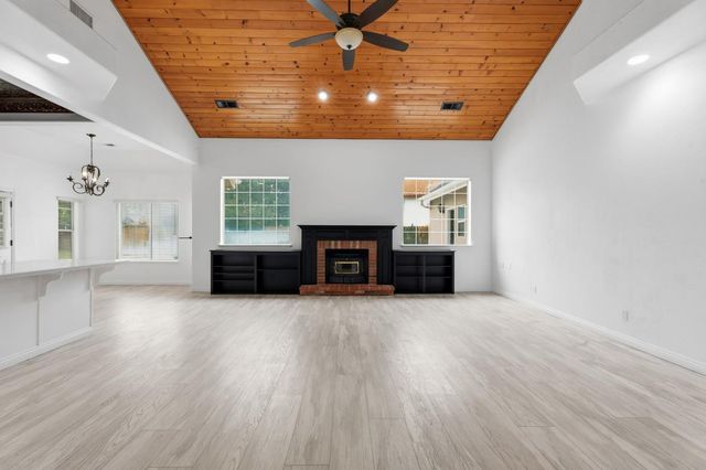 602 Fallbrook Ave, Clovis, CA 93611