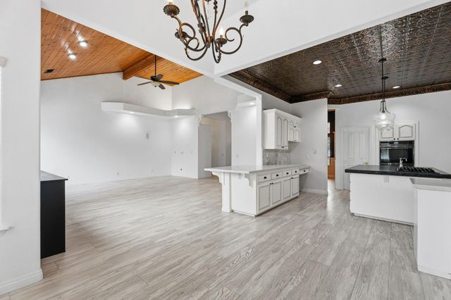 602 Fallbrook Ave, Clovis, CA 93611