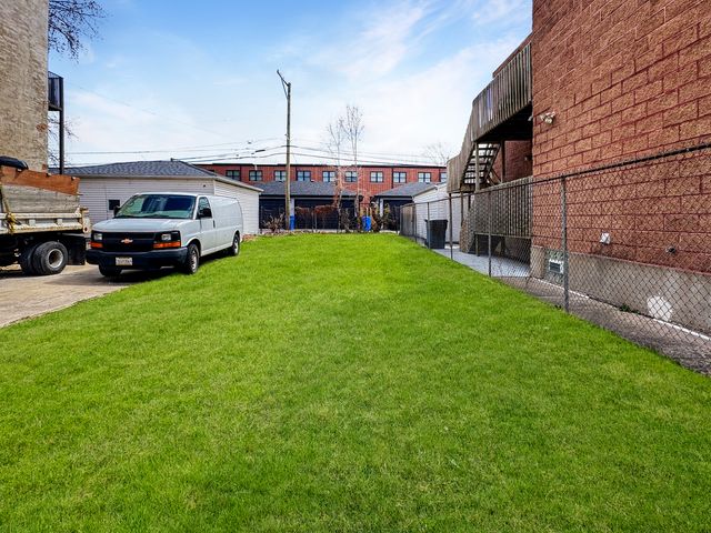 3333 S Indiana Avenue, Chicago, IL 60616