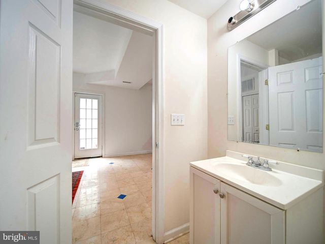 9205 FOREST GREENS DR, Lorton, VA 22079