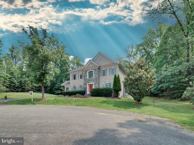 9205 FOREST GREENS DR, Lorton, VA 22079