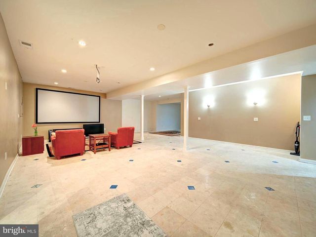 9205 FOREST GREENS DR, Lorton, VA 22079