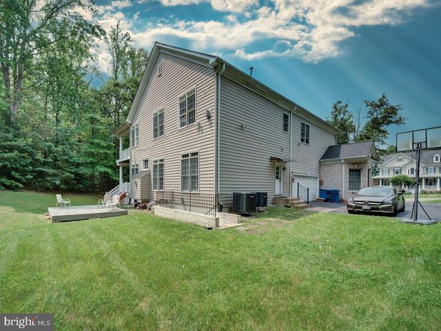 9205 FOREST GREENS DR, Lorton, VA 22079