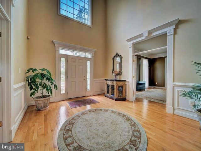 9205 FOREST GREENS DR, Lorton, VA 22079