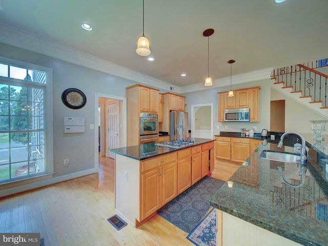9205 FOREST GREENS DR, Lorton, VA 22079