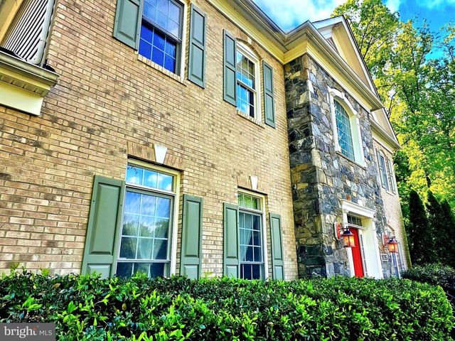 9205 FOREST GREENS DR, Lorton, VA 22079