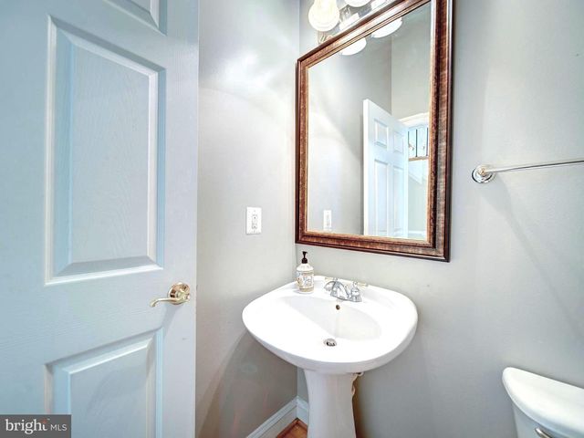 9205 FOREST GREENS DR, Lorton, VA 22079