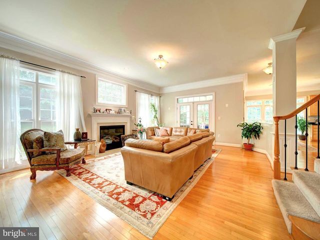 9205 FOREST GREENS DR, Lorton, VA 22079