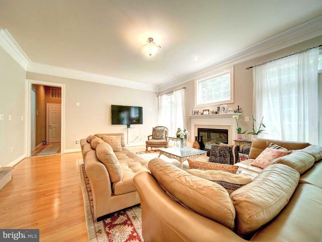 9205 FOREST GREENS DR, Lorton, VA 22079