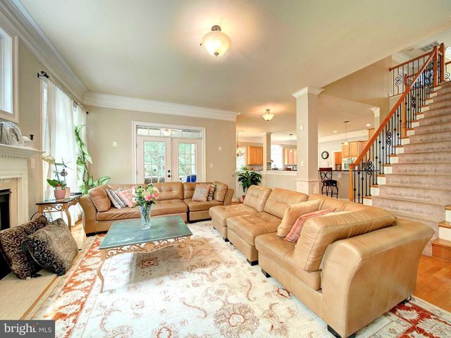 9205 FOREST GREENS DR, Lorton, VA 22079