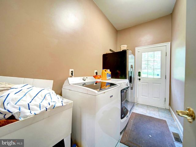 9205 FOREST GREENS DR, Lorton, VA 22079