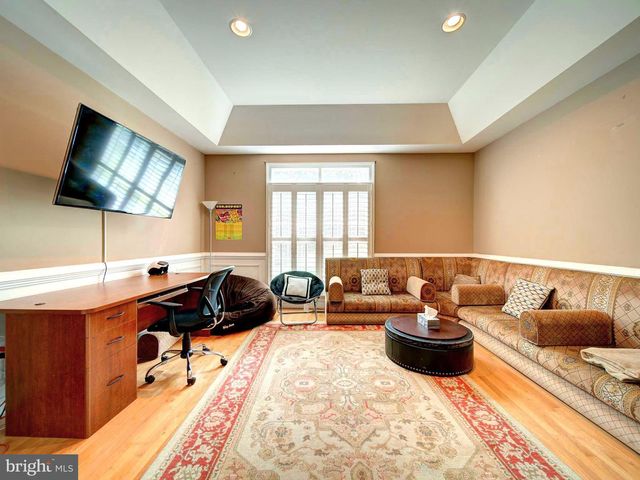 9205 FOREST GREENS DR, Lorton, VA 22079