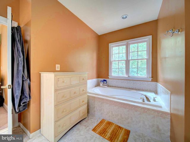 9205 FOREST GREENS DR, Lorton, VA 22079