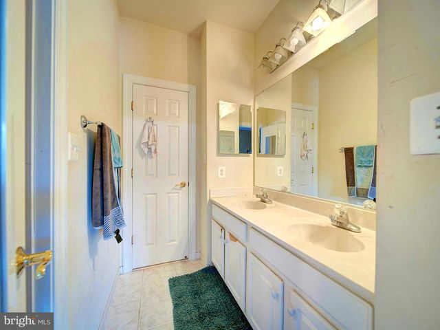 9205 FOREST GREENS DR, Lorton, VA 22079