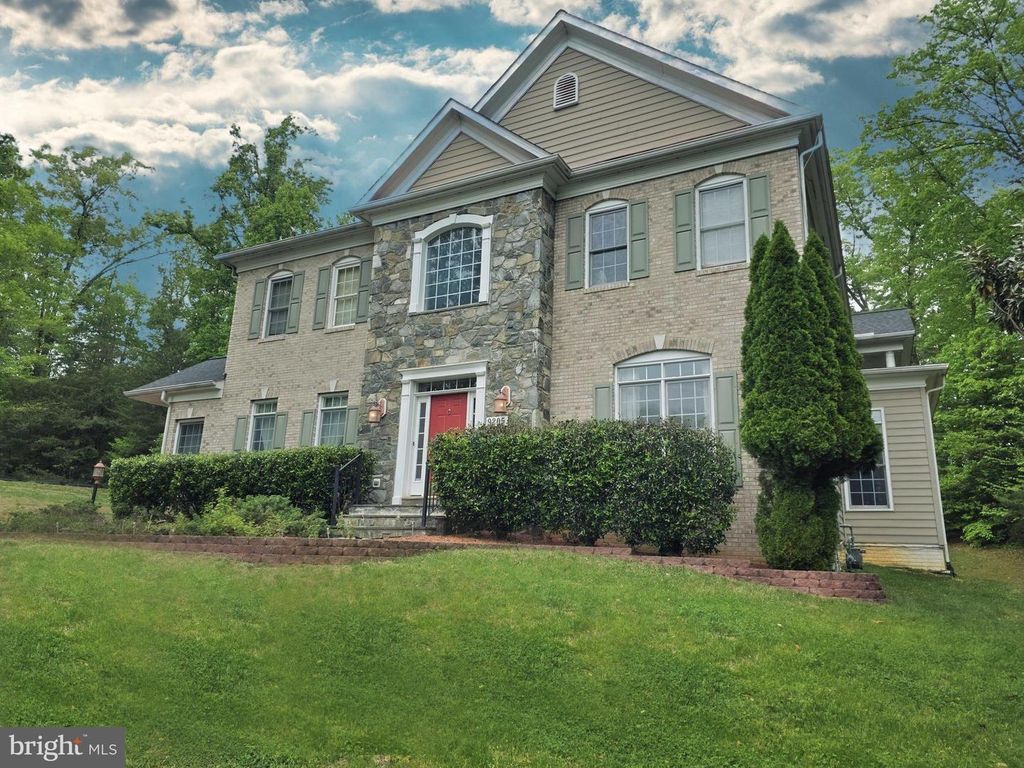 9205 FOREST GREENS DR, Lorton, VA 22079