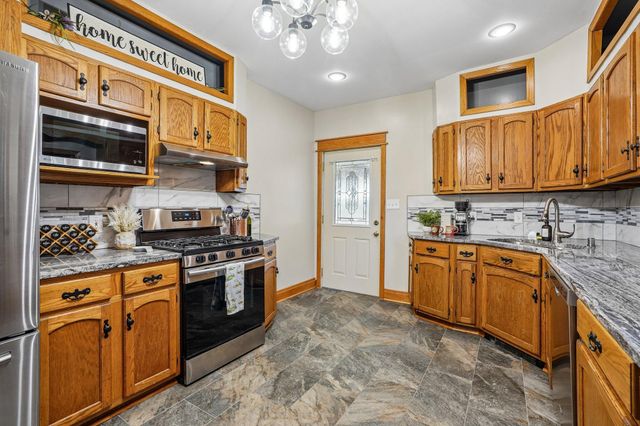 302 Wyoming Street E, Saint Paul, MN 55107