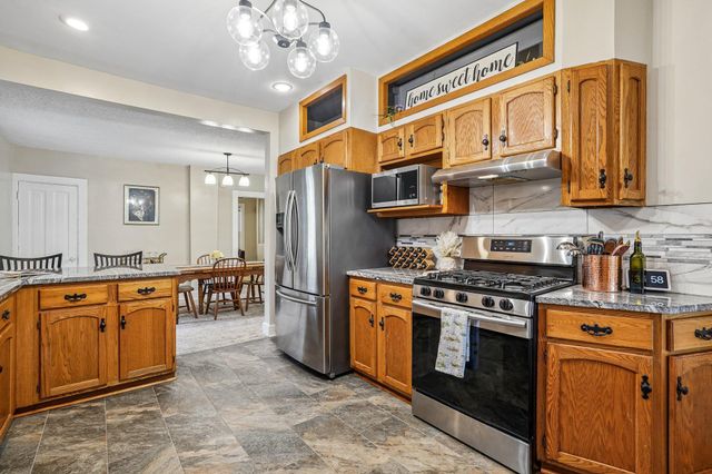 302 Wyoming Street E, Saint Paul, MN 55107