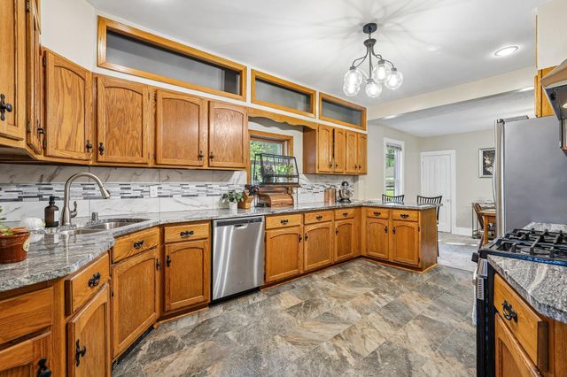 302 Wyoming Street E, Saint Paul, MN 55107