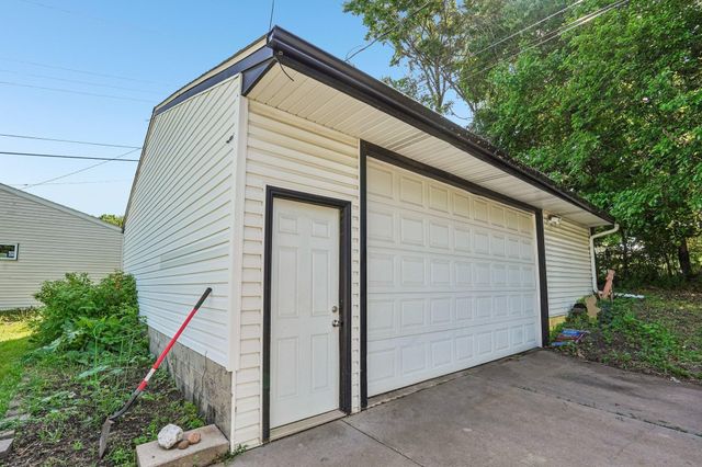 302 Wyoming Street E, Saint Paul, MN 55107