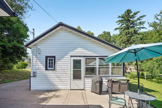 302 Wyoming Street E, Saint Paul, MN 55107