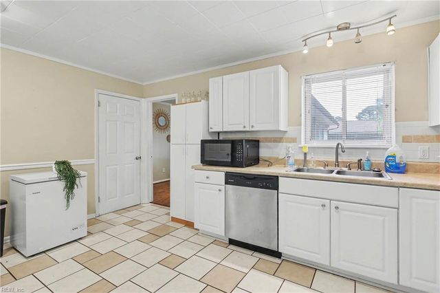 3805 Plaza TRL S, Virginia Beach, VA 23452
