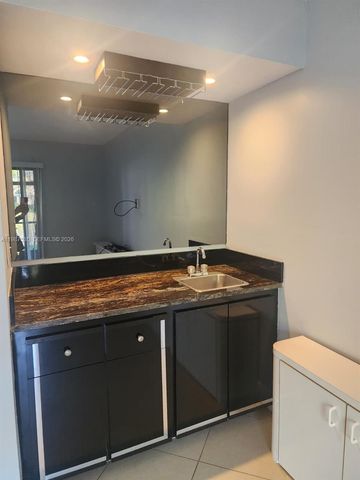 537 N University Dr 71, Plantation, FL 33324