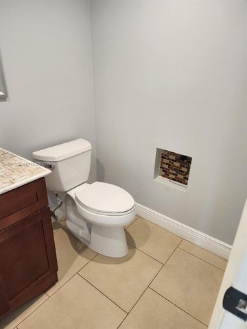 537 N University Dr 71, Plantation, FL 33324