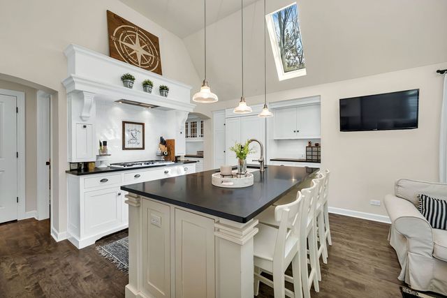 719 Stonebridge Road, Frankfort, IL 60423