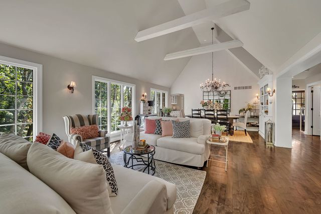 719 Stonebridge Road, Frankfort, IL 60423