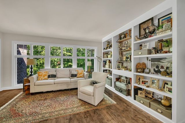 719 Stonebridge Road, Frankfort, IL 60423