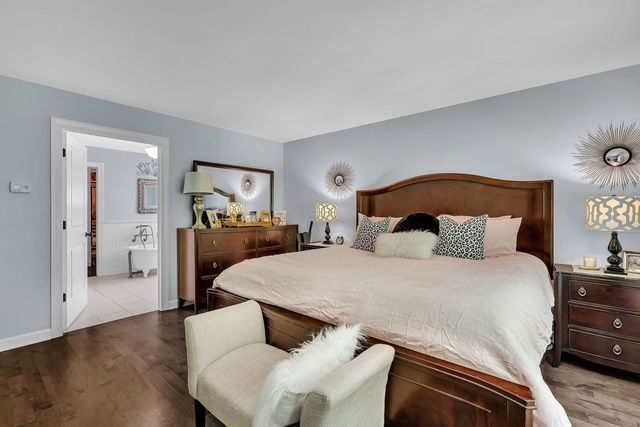 719 Stonebridge Road, Frankfort, IL 60423