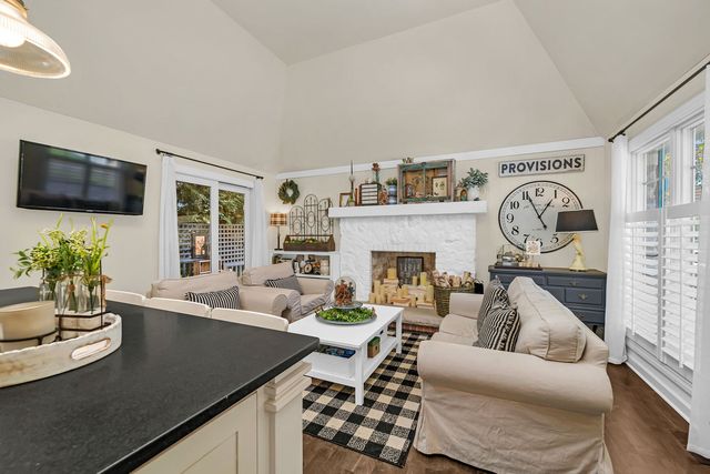 719 Stonebridge Road, Frankfort, IL 60423