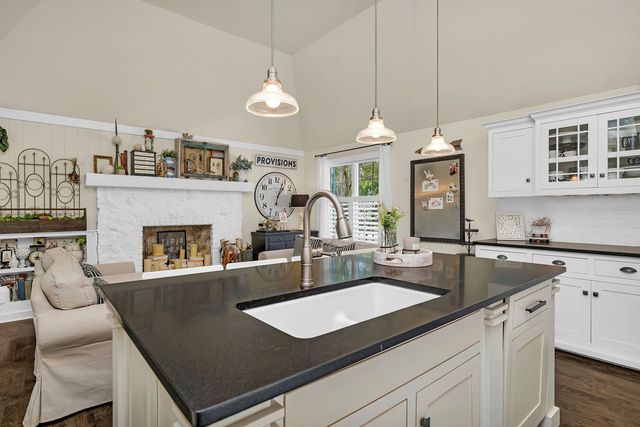 719 Stonebridge Road, Frankfort, IL 60423