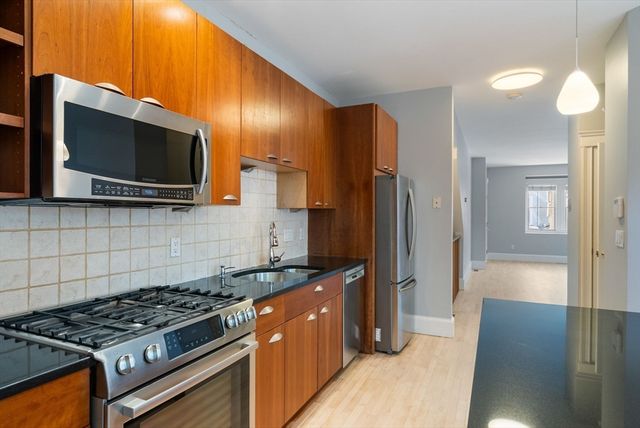 618-620 E. Third St. 1, Boston, MA 02127