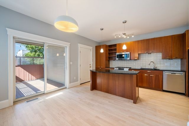 618-620 E. Third St. 1, Boston, MA 02127