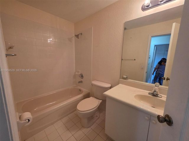 8826 W Flagler St 106, Miami, FL 33174