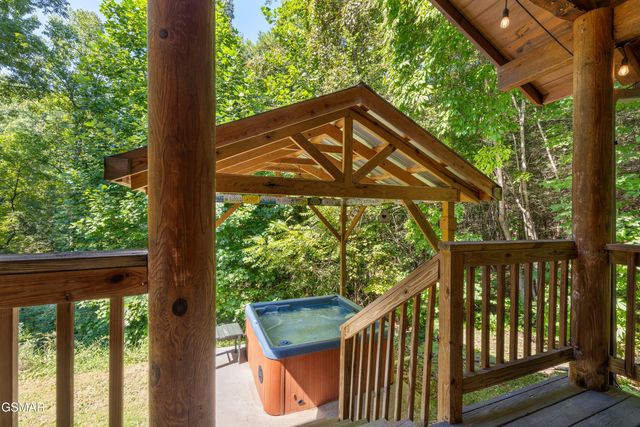 1284 Laurel Lick Road, Sevierville, TN 37862