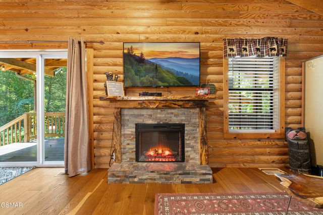 1284 Laurel Lick Road, Sevierville, TN 37862