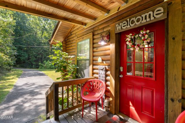 1284 Laurel Lick Road, Sevierville, TN 37862