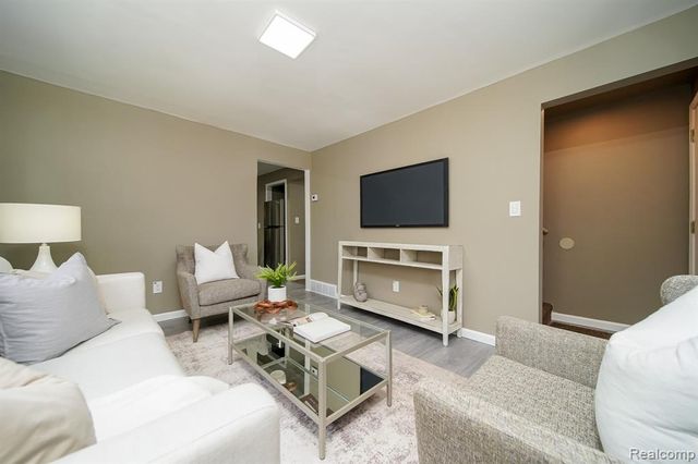 7244 Fisher Avenue, Warren, MI 48091