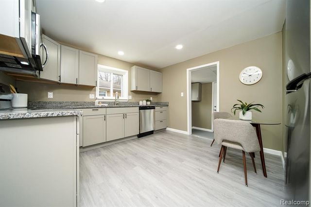 7244 Fisher Avenue, Warren, MI 48091