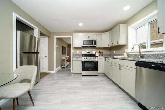 7244 Fisher Avenue, Warren, MI 48091