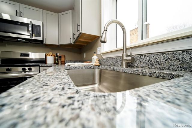 7244 Fisher Avenue, Warren, MI 48091