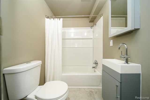 7244 Fisher Avenue, Warren, MI 48091