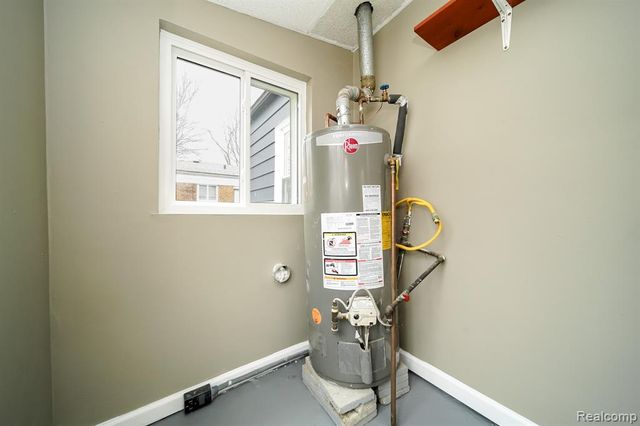 7244 Fisher Avenue, Warren, MI 48091