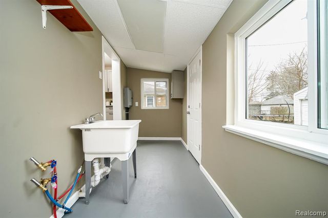 7244 Fisher Avenue, Warren, MI 48091