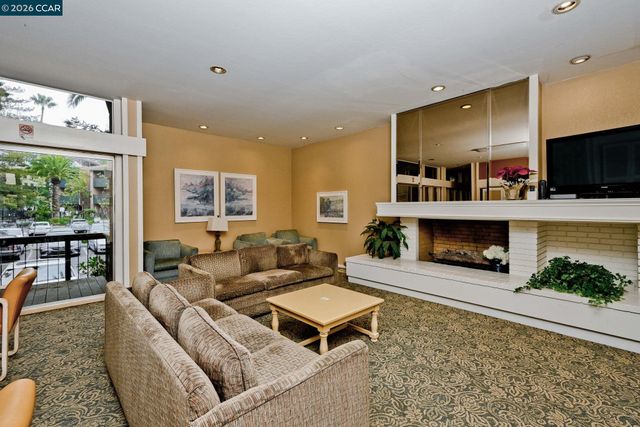 1246 Walker Ave 210, Walnut Creek, CA 94596