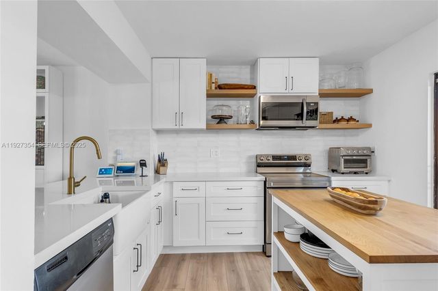 10080 SW 77th Ct, Miami, FL 33156