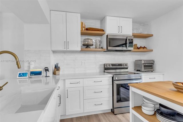 10080 SW 77th Ct, Miami, FL 33156